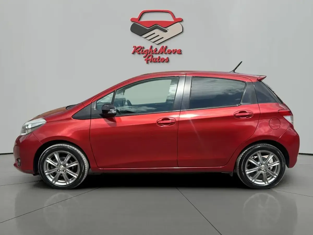 Used Toyota Yaris SR 101 HP (74 kW) 2013 Red Hatchback
