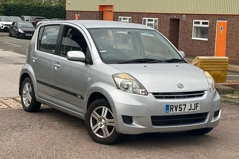 Used Daihatsu Sirion 90 HP (66 kW) 2008 Silver Hatchback
