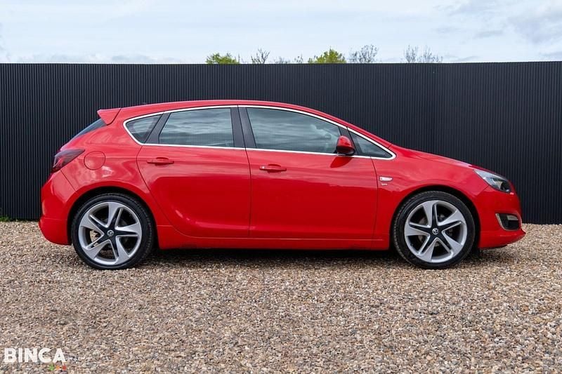 Used Vauxhall Astra SRi 140 HP (102 kW) 2014 Red Hatchback