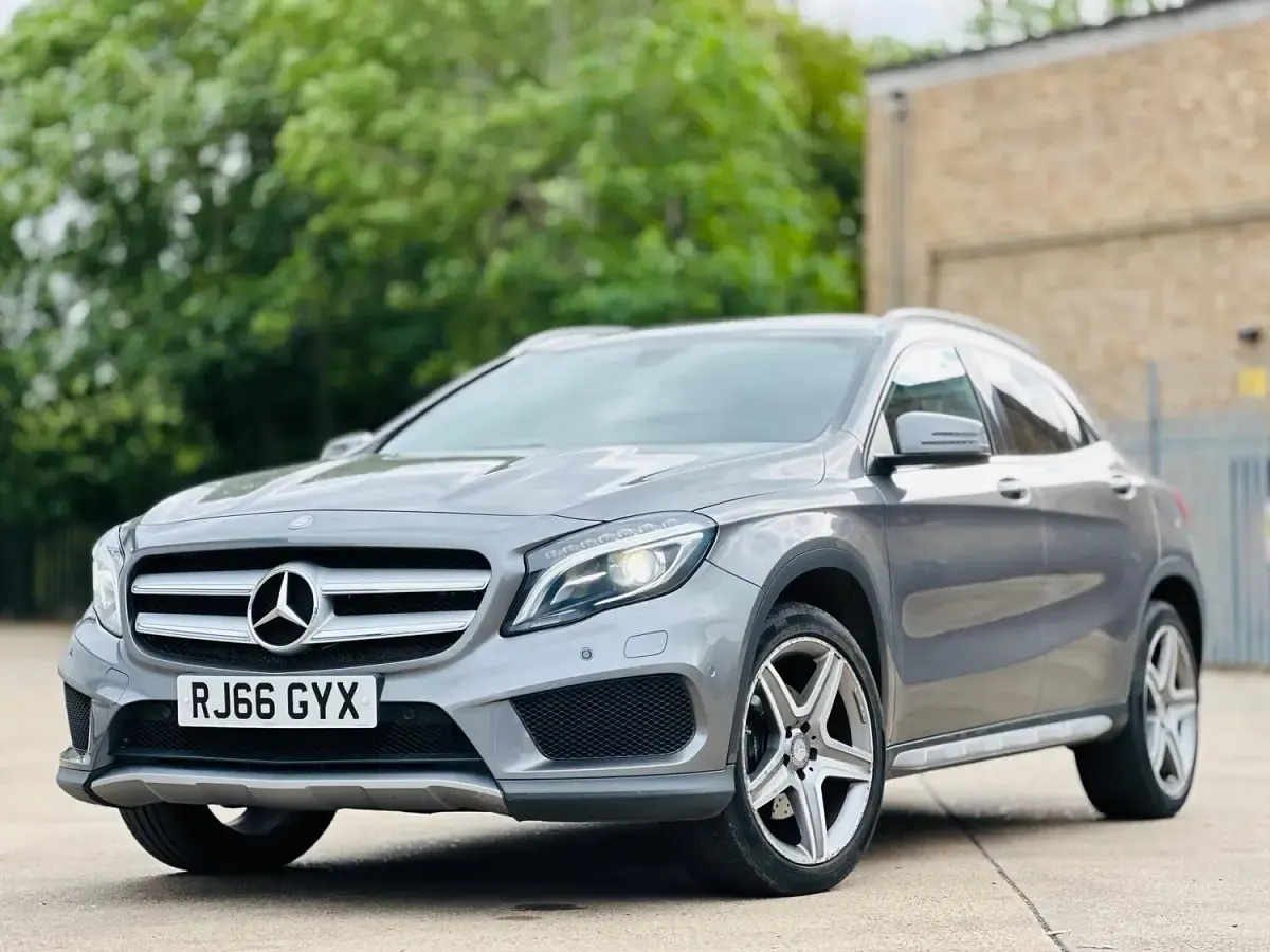 Begagnad Mercedes GLA220 AMG line 177 HK (130 kW) 2016 Grå SUV