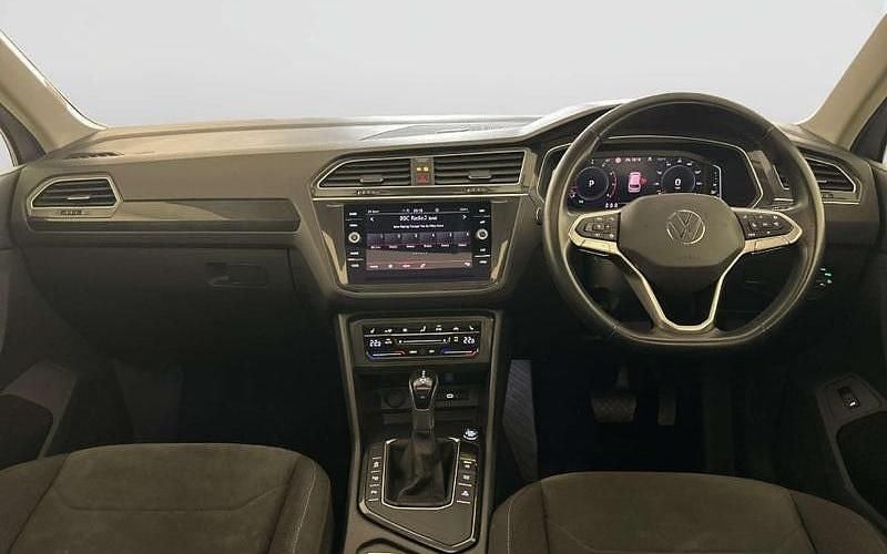 Usado VW Tiguan Elegance 150 HP (110 kW) 2023 SUV