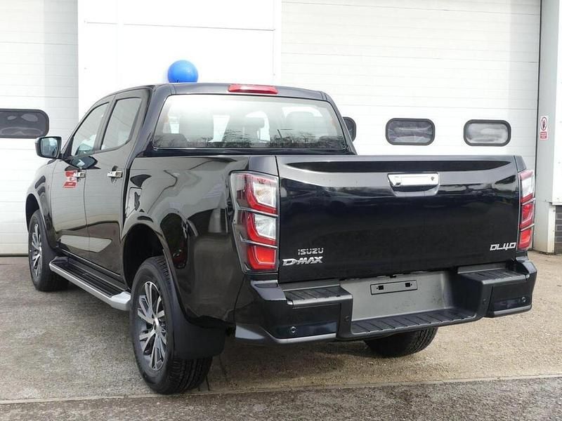 New Isuzu D-Max 162 HP (119 kW) 2025 Black Pickup