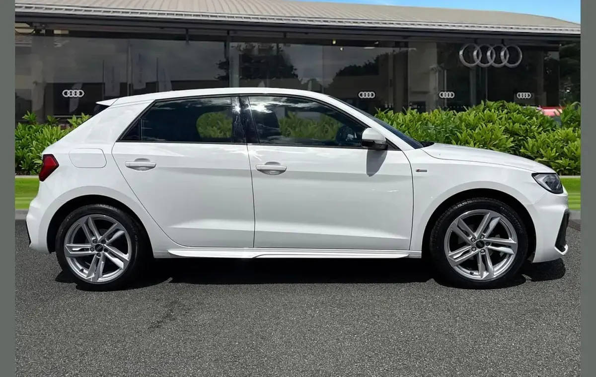 Used Audi A1 S-Line 94 HP (69 kW) 2023 White SUV