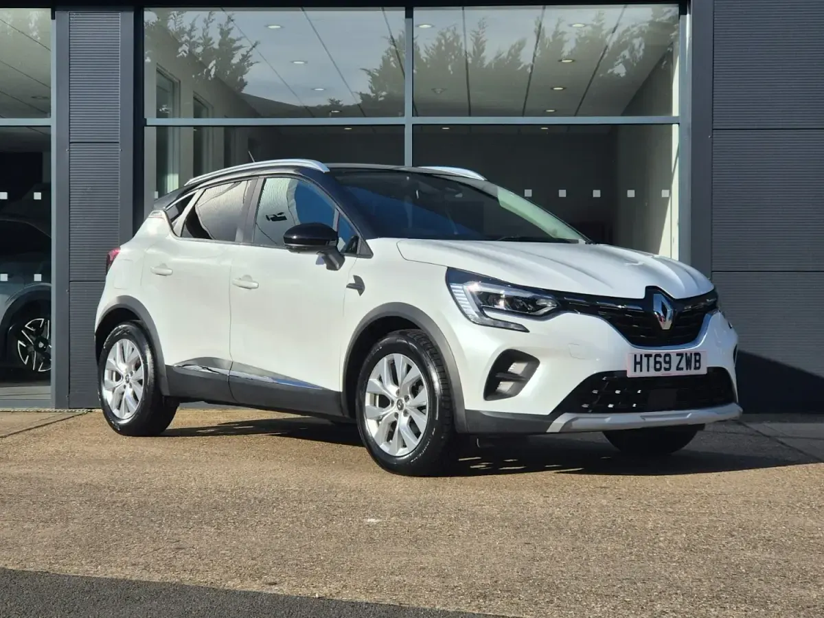 Second-hand Renault Captur Iconic 99 CP (72 kW) 2020 Alb SUV