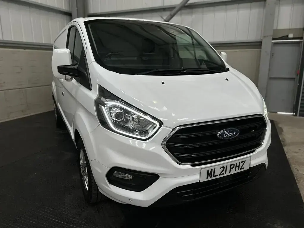 Used Ford Transit Custom Limited 130 HP (95 kW) 2021 White Van