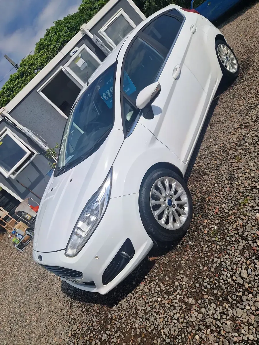 Used Ford Fiesta Titanium X 95 HP (69 kW) 2013 White Hatchback
