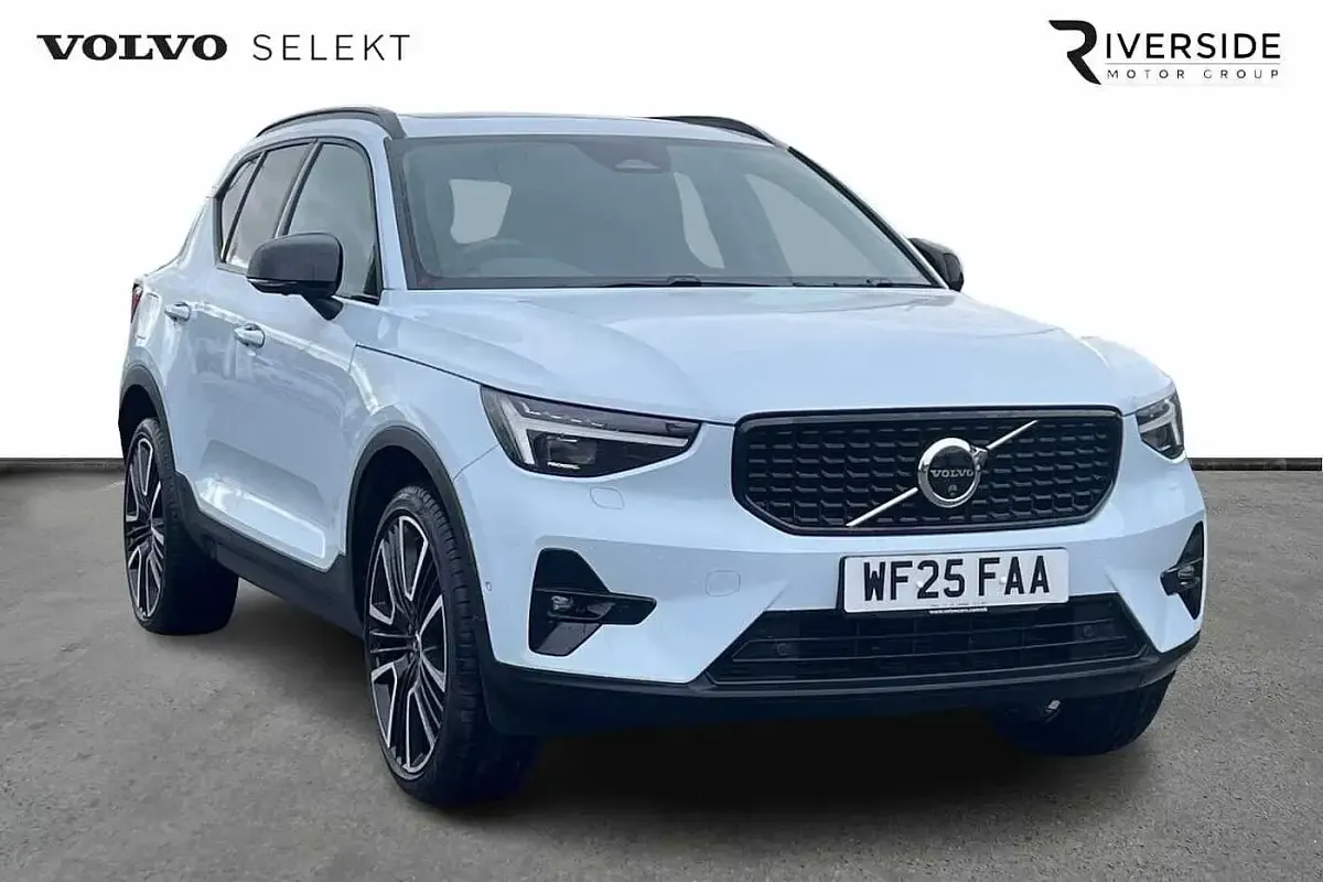 Usado Volvo XC40 Ultra 2025 Azul SUV