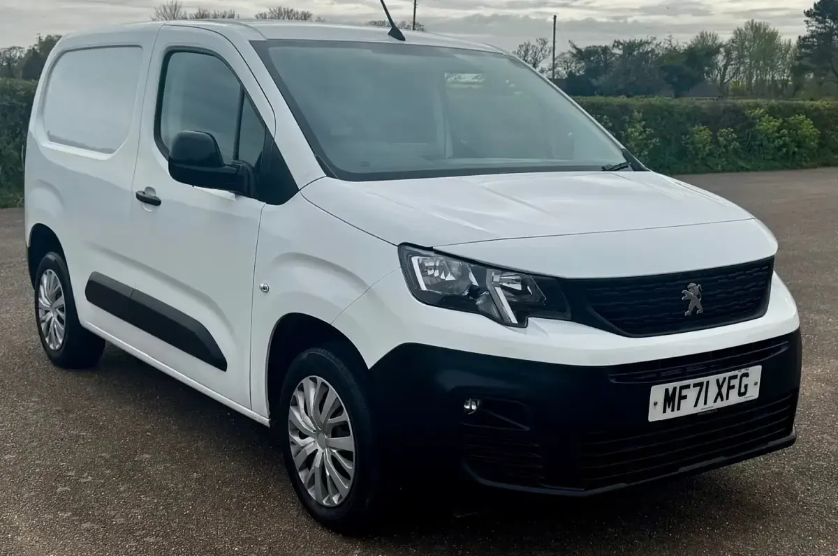 Second-hand Peugeot Partner 131 CP (96 kW) 2022 Alb Monovolum