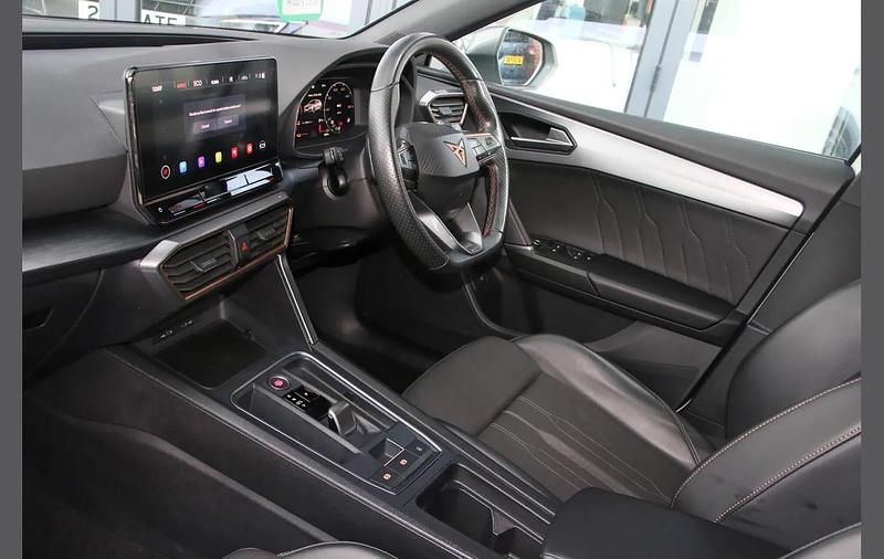 Used Cupra Leon VZ2 245 HP (180 kW) 2022 White Hatchback