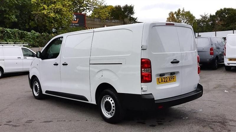 Used Citroën Dispatch 145 HP (106 kW) 2022 White MPV