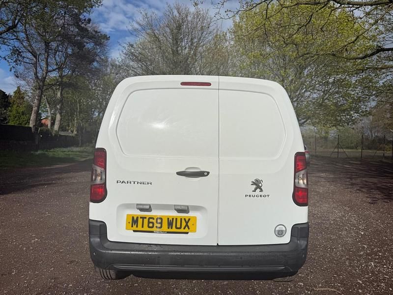 Used Peugeot Partner 100 HP (73 kW) 2019 White MPV