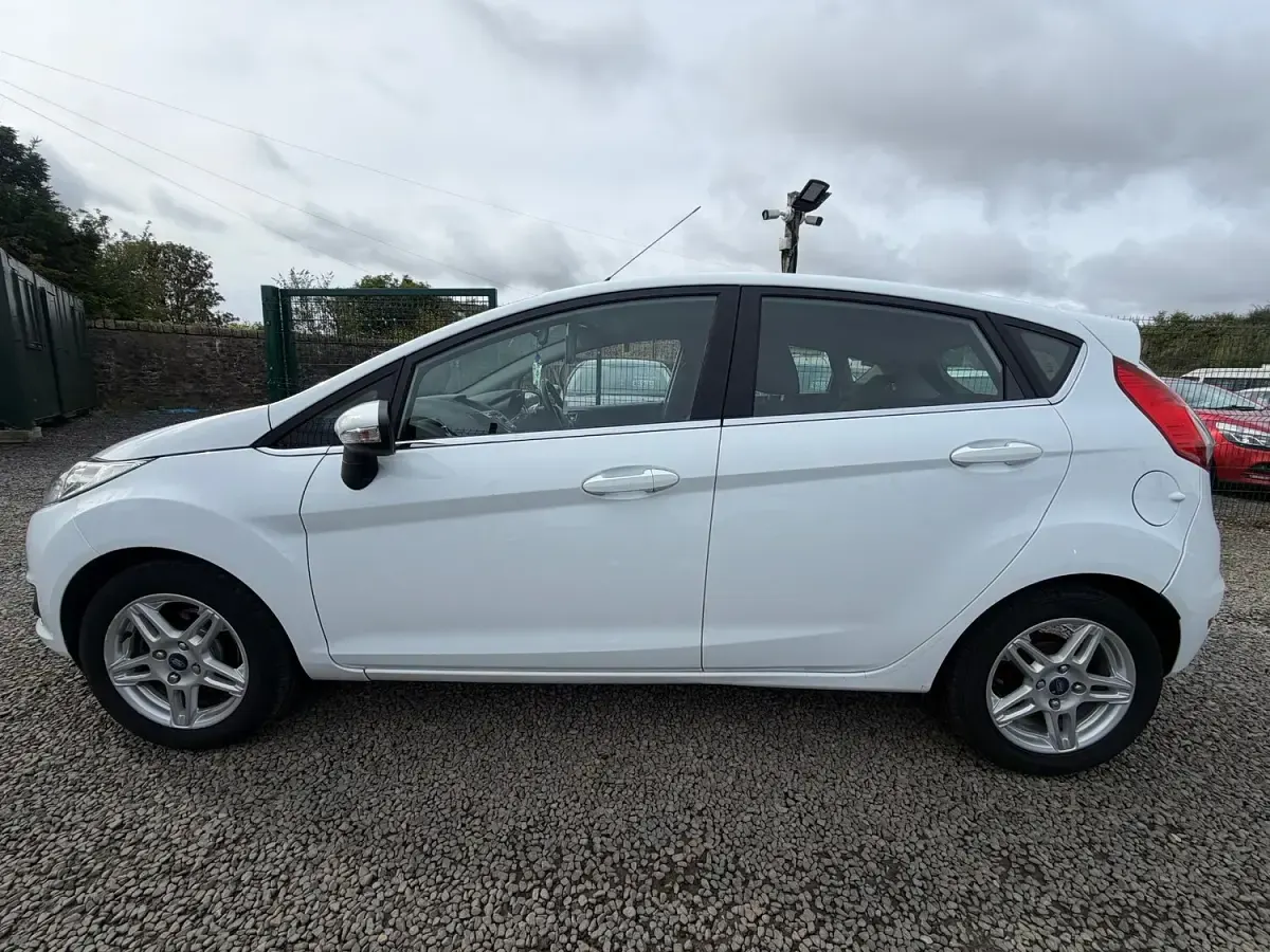 Used Ford Fiesta Zetec 2013 White Hatchback