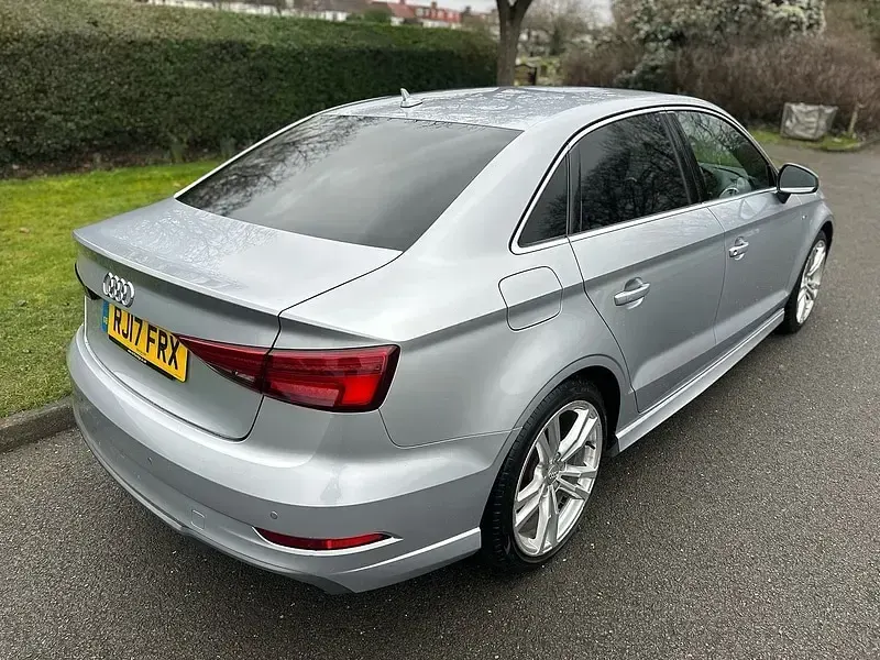 Begagnad Audi A3 S-Line 190 HK (139 kW) 2017 Silver Sedan