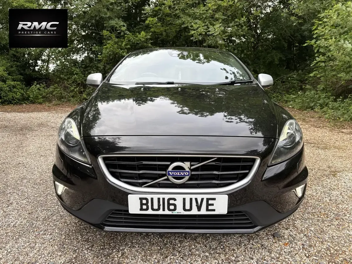 Used Volvo V40 R-Design 150 HP (110 kW) 2016 Black Hatchback
