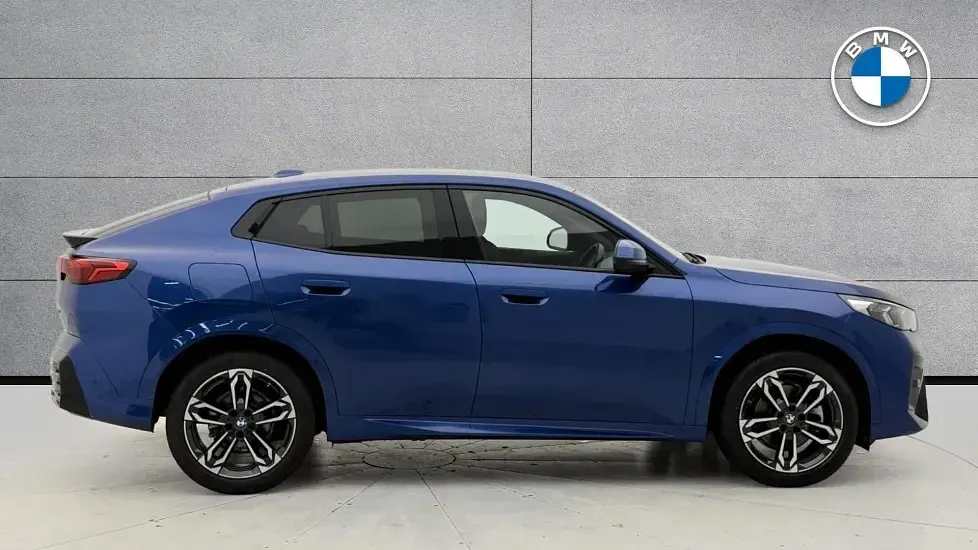 Begagnad BMW X2 M Sport 168 HK (123 kW) 2025 Blå SUV