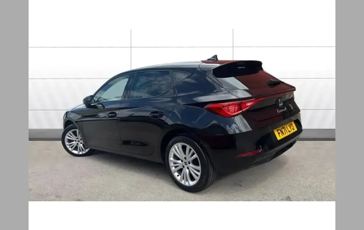 Used Seat Leon SE Dynamic 108 HP (79 kW) 2021 Black Hatchback