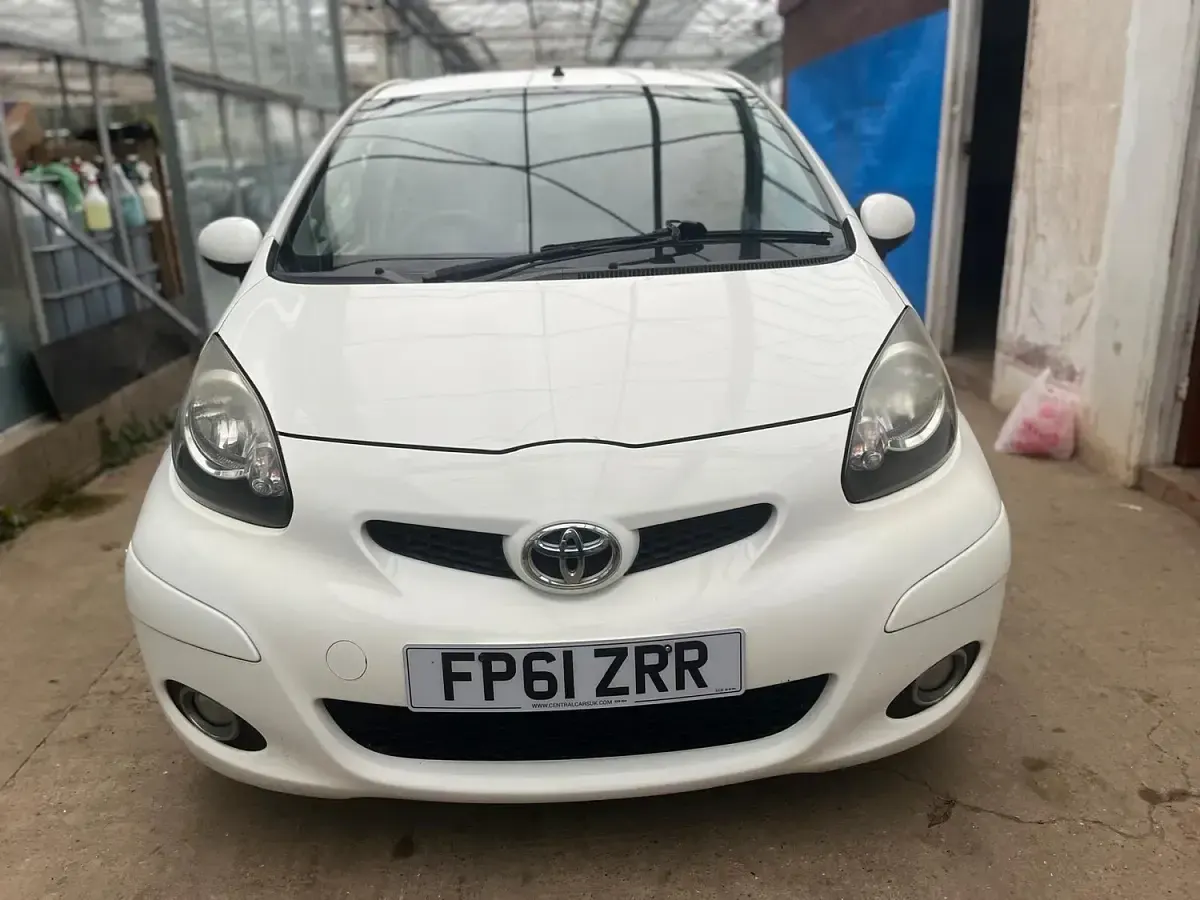 Used Toyota Aygo 68 HP (50 kW) 2012 White Hatchback