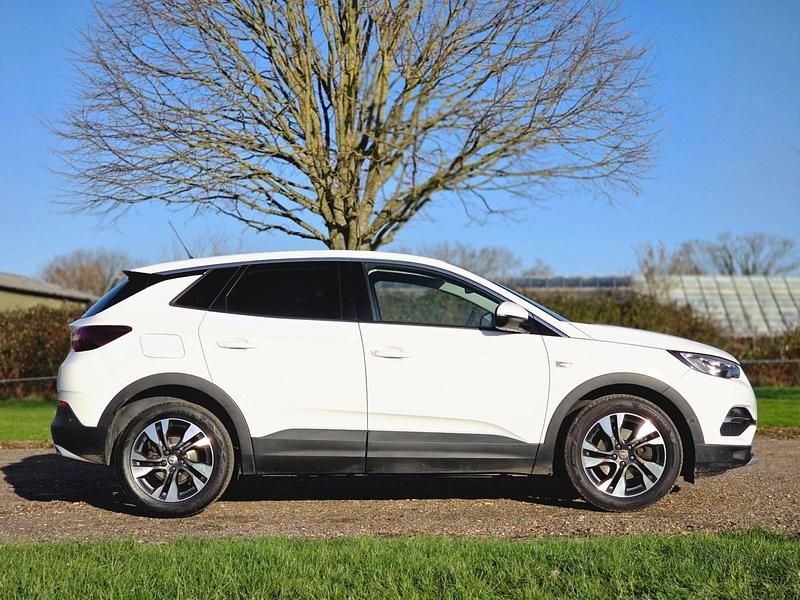 Used Vauxhall Grandland X S 130 HP (95 kW) 2020 White SUV