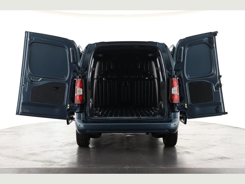 New Peugeot Partner 131 HP (96 kW) 2025 Blue MPV