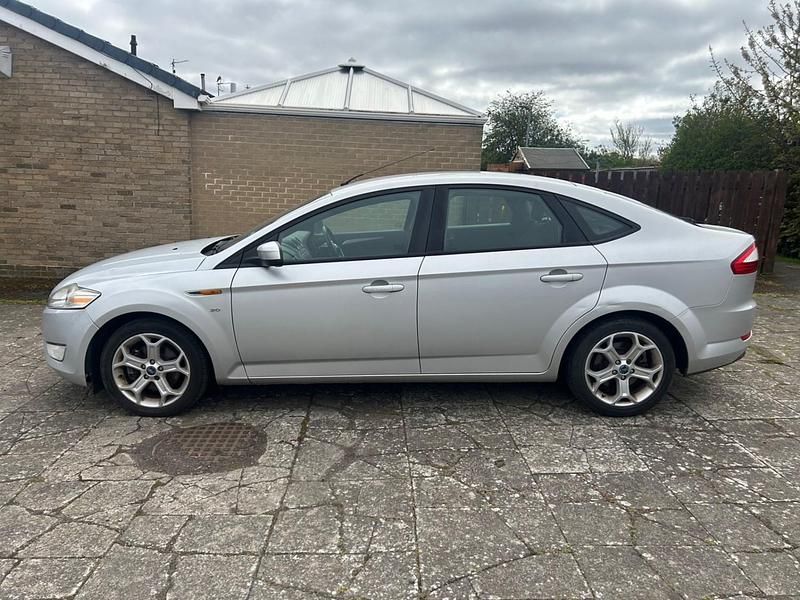 Używany Ford Mondeo Sport 145 KM (106 kW) 2011 Srebrny Hatchback