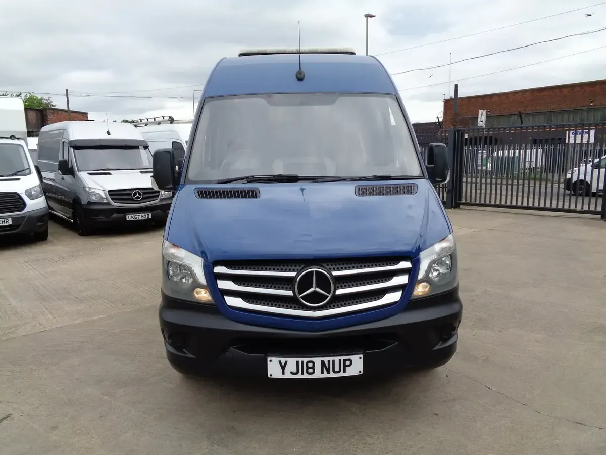 Used Mercedes Sprinter 140 HP (102 kW) 2018 Blue Van