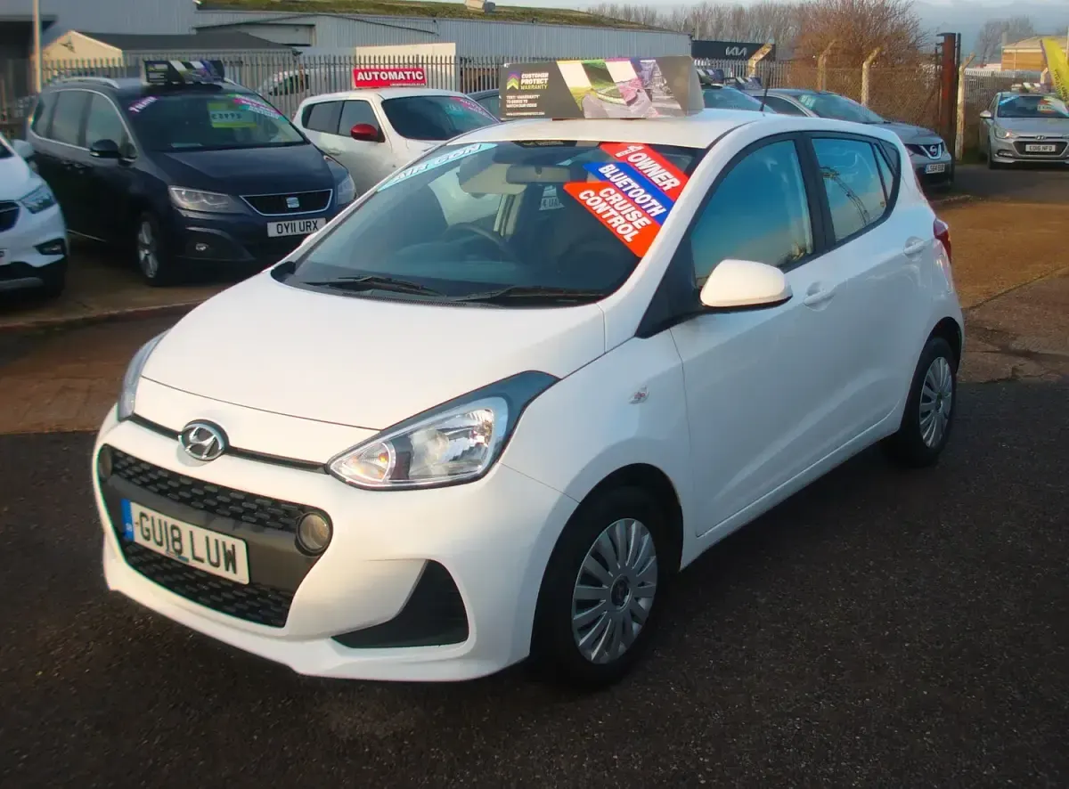 Used Hyundai i10 SE 67 HP (49 kW) 2018 White Hatchback