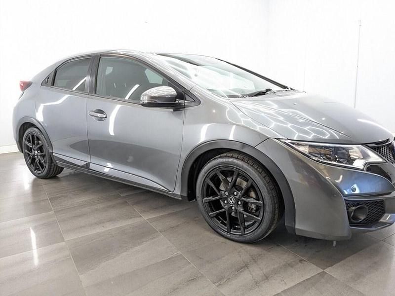 Begagnad Honda Civic Sport 100 HK (73 kW) 2016 Silver Halvkombi
