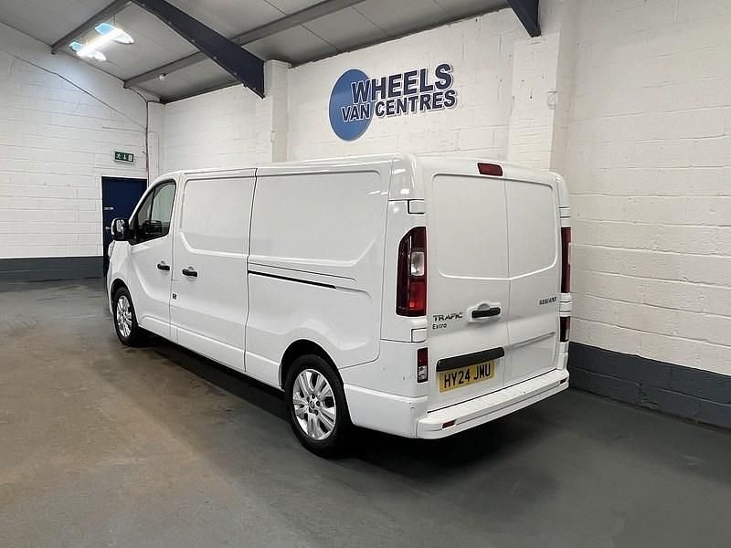 Begagnad Renault Trafic 2024 Vit Minibuss