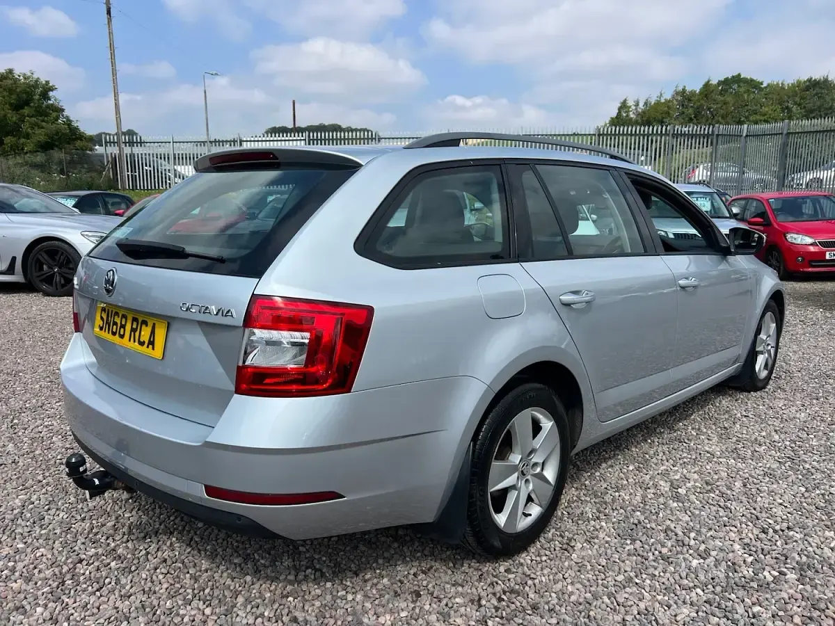 Used Skoda Octavia SE 115 HP (84 kW) 2019 Silver Estate