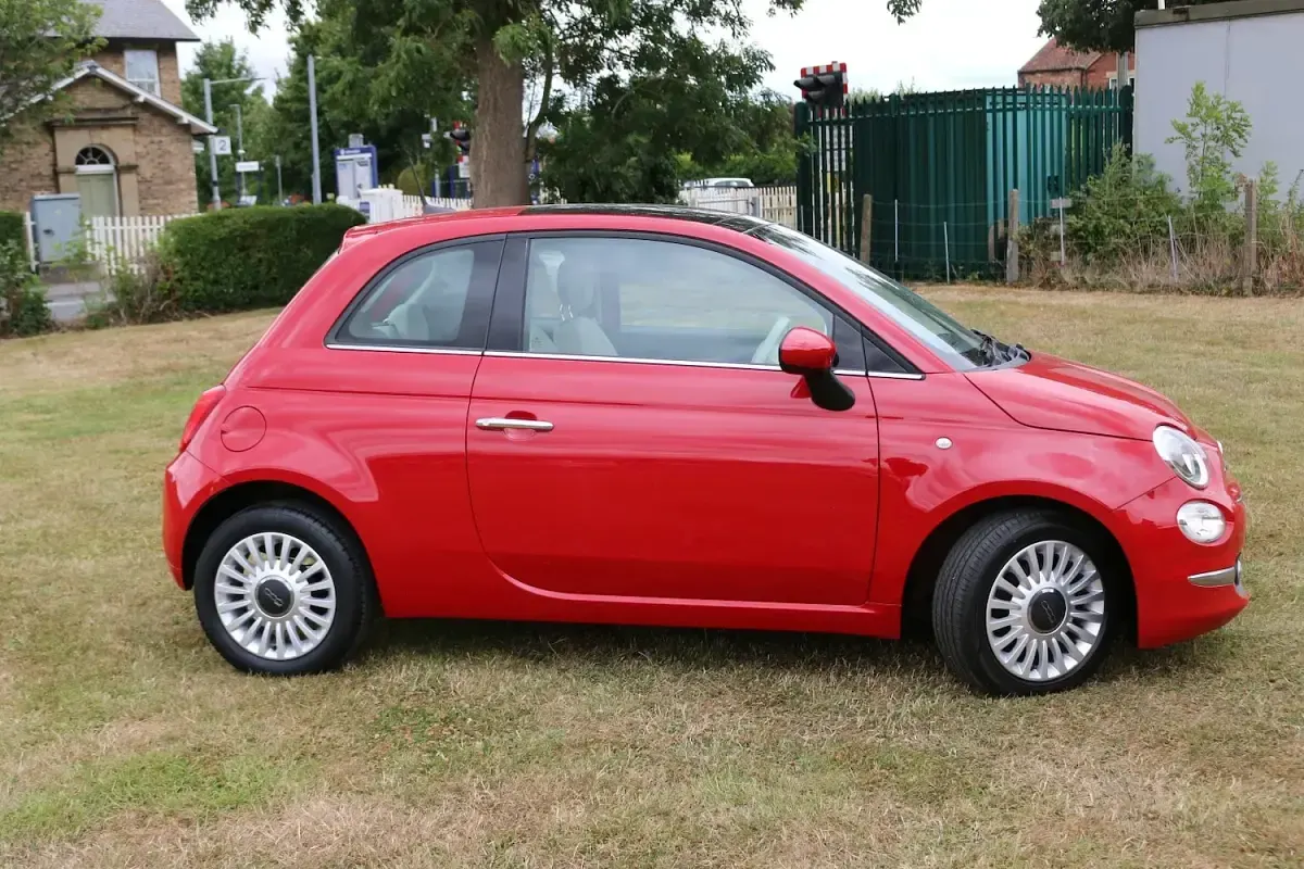 Used Fiat 500 Lounge 69 HP (50 kW) 2017 Red Hatchback