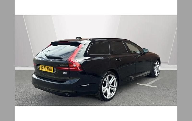 Second-hand Volvo V90 Ultimate 250 CP (183 kW) 2023 Negru Break