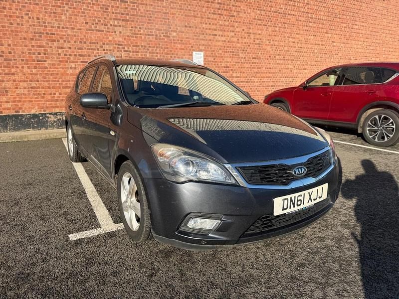 Grey Used 2011 Kia Ceed Hatchback | £2,300 (Good price) - Image 1/4