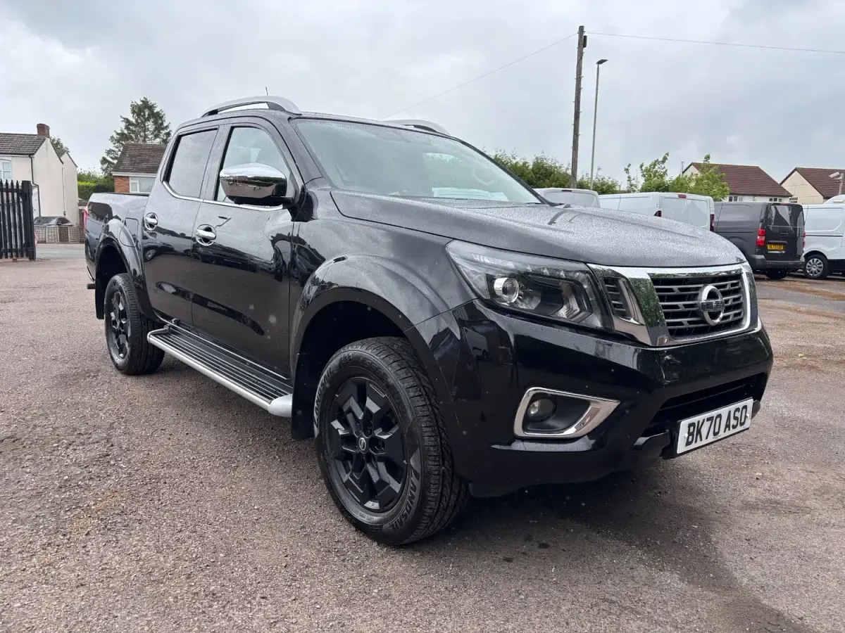 Używany Nissan Navara Tekna 2020 Czarny Pickup