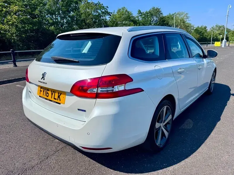 Used Peugeot 308 Allure 120 HP (88 kW) 2016 White Estate