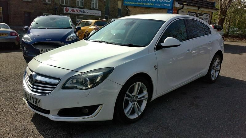 Used Vauxhall Insignia Elite 163 HP (119 kW) 2015 White Hatchback