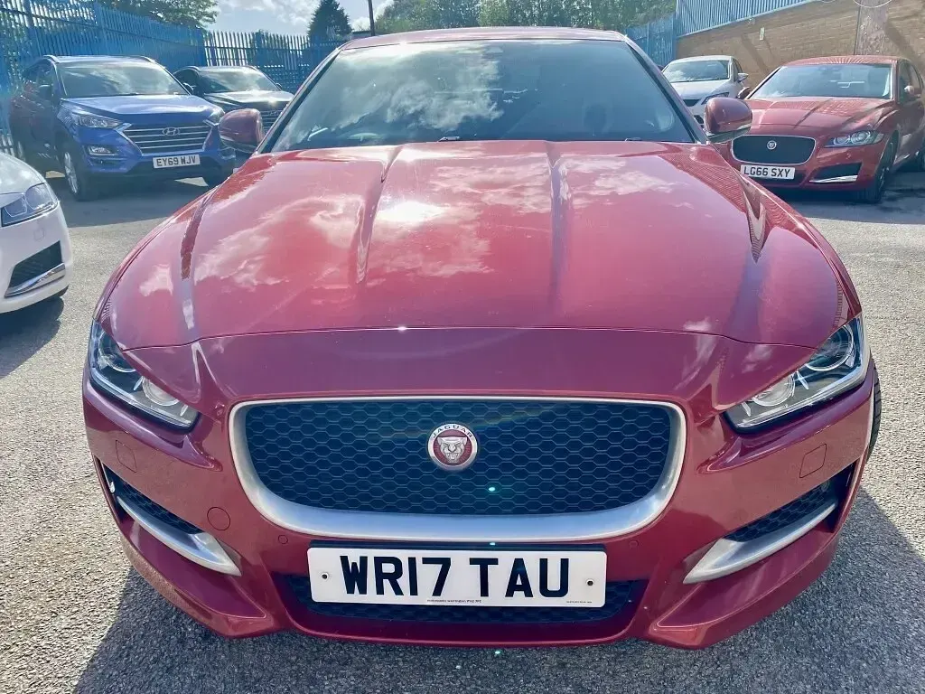 Used Jaguar XE R-Sport 180 HP (132 kW) 2017 Red Sedan