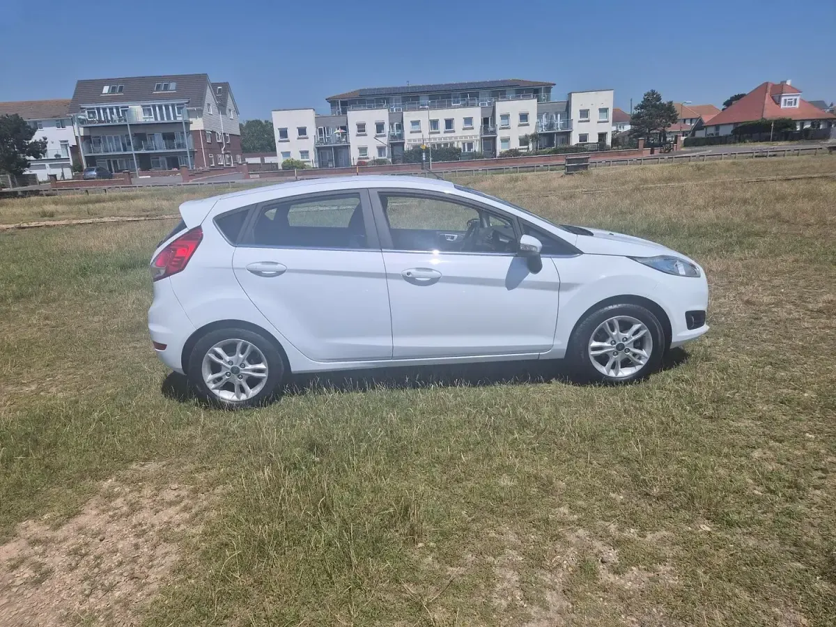 Used Ford Fiesta Zetec 2014 White Hatchback