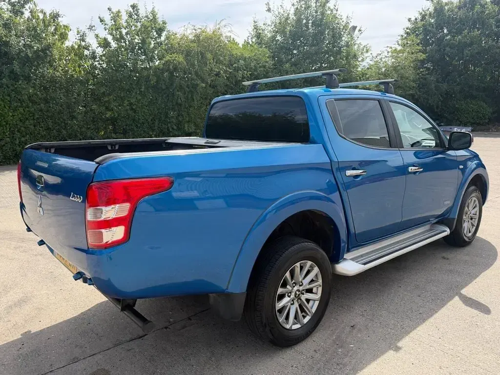 Used Mitsubishi L200 178 HP (130 kW) 2017 Blue Pickup
