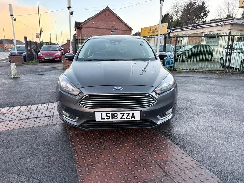 Used Ford Focus Titanium 125 HP (91 kW) 2018 Grey Hatchback