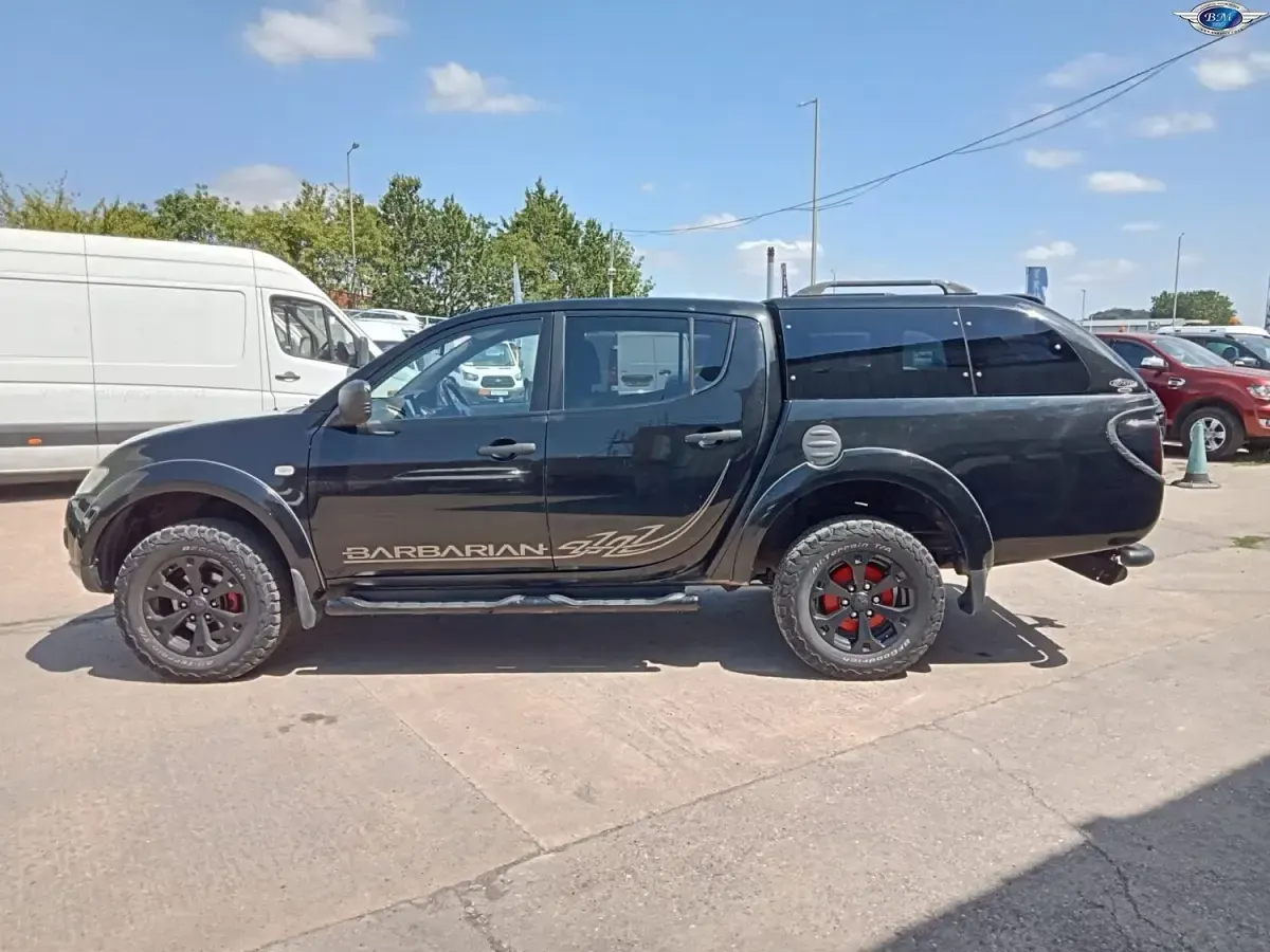 Used Mitsubishi L200 2013 Black Pickup