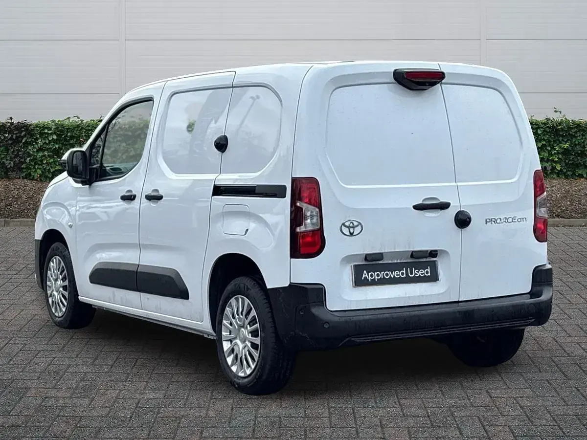 Used Toyota Proace 120 HP (88 kW) 2025 White MPV