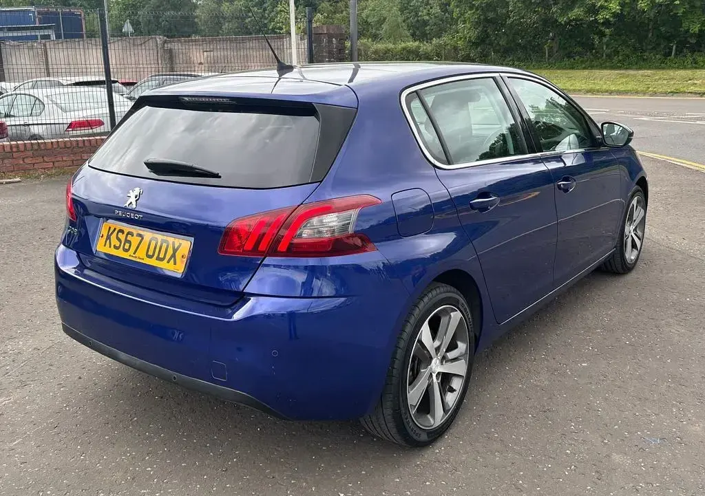 Used Peugeot 308 Allure 130 HP (95 kW) 2017 Blue Hatchback