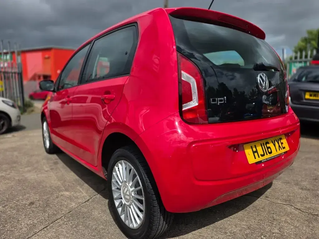 Begagnad VW up! high up! 2016 Röd Halvkombi