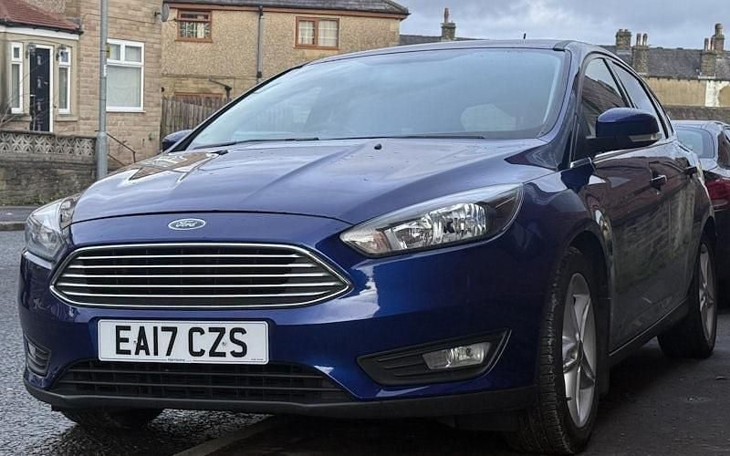 Used Ford Focus Zetec 125 HP (91 kW) 2017 Blue Hatchback