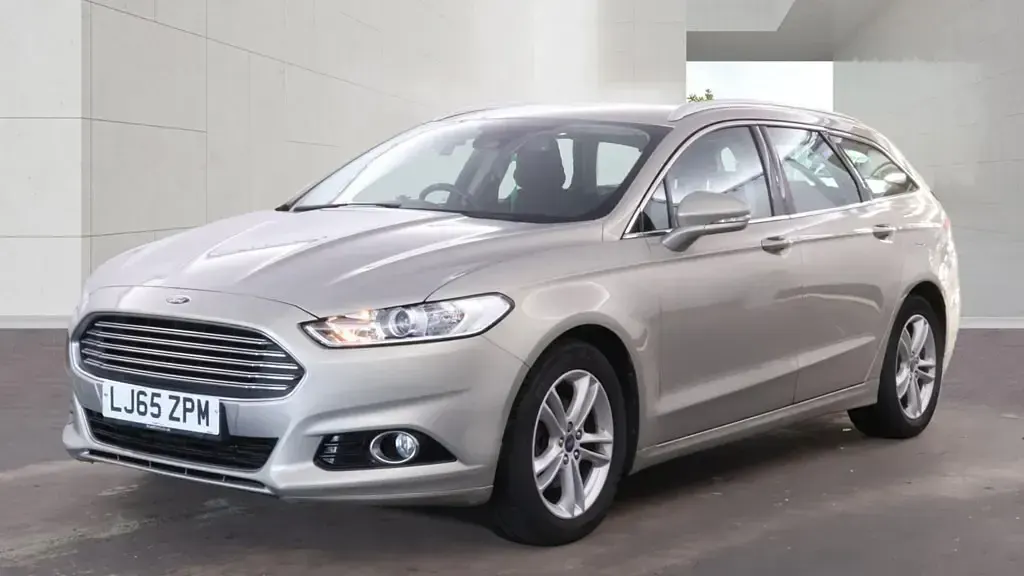 Used Ford Mondeo Titanium 180 HP (132 kW) 2015 Silver Estate