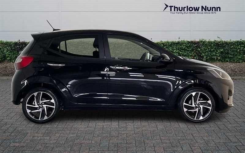 Used Hyundai i10 Premium 79 HP (58 kW) 2025 Black Hatchback