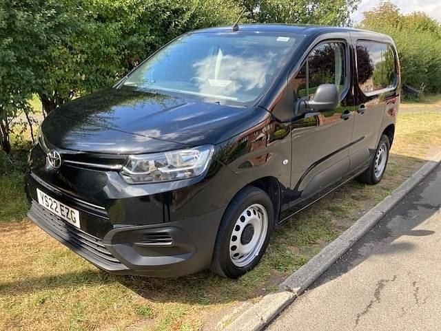 Black Used 2022 Toyota Proace Active Van | £10,490 (Good price) - Image 1/4