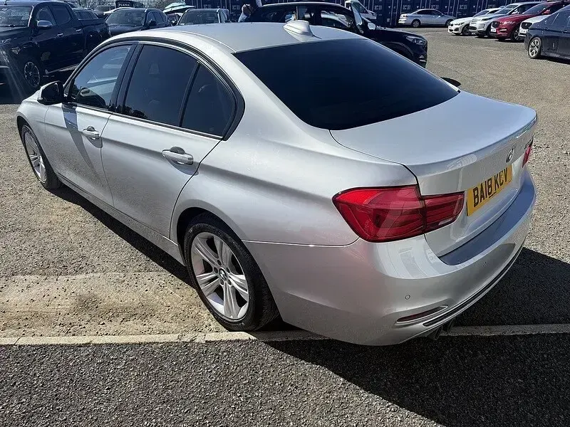 Begagnad BMW 320 Sport Line 190 HK (139 kW) 2018 Silver Sedan