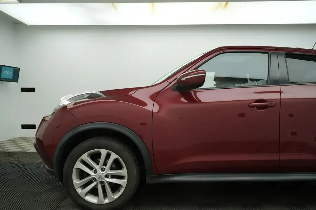 Usado Nissan Juke Acenta Premium 110 HP (80 kW) 2015 Vermelho SUV