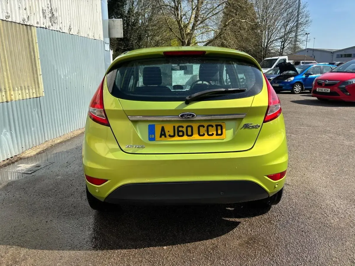 Second-hand Ford Fiesta Zetec 2010 Verde Hatchback